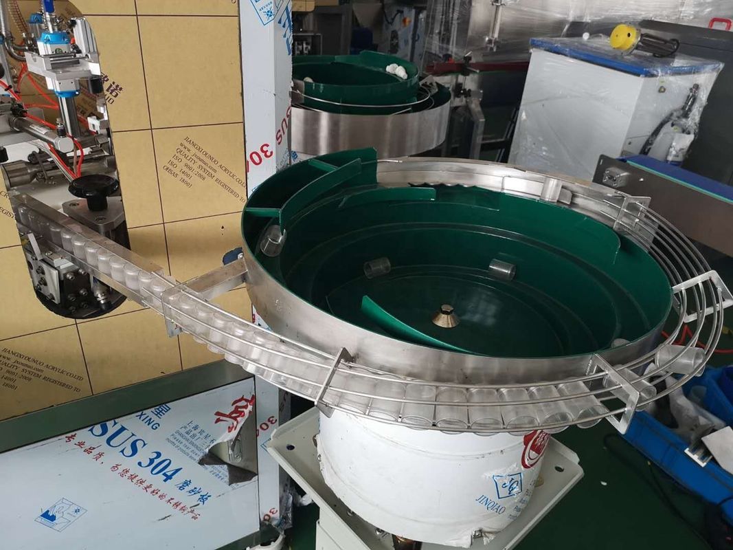 2000BPH 50-500ml PLC Control Monoblock Filling Capping Machine dla butelek rolkowych