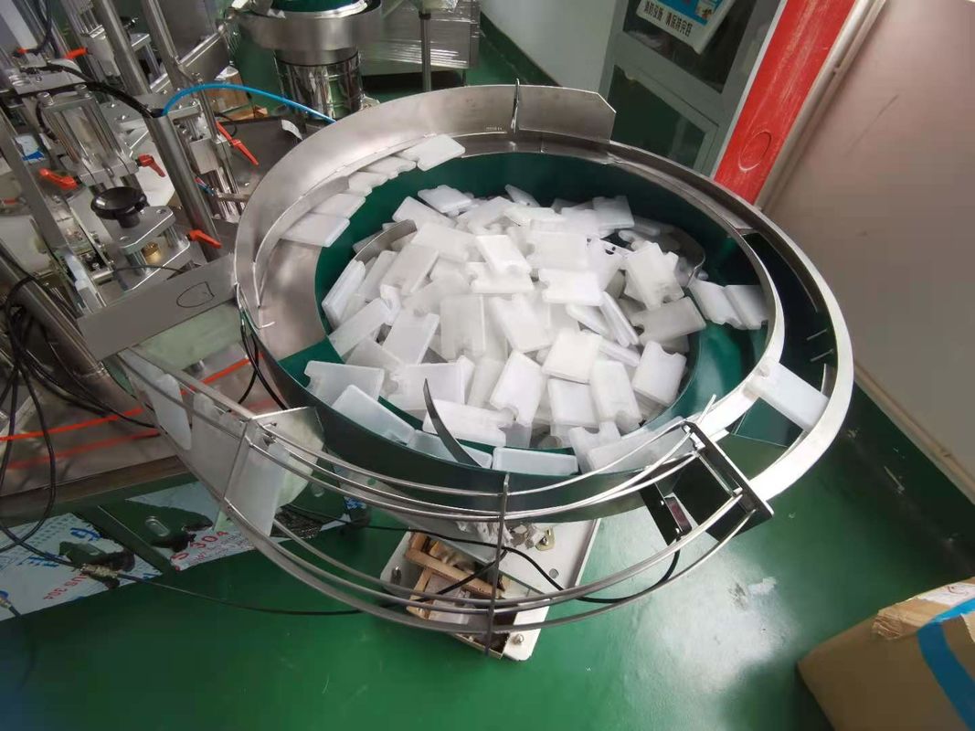 Pocket Card Perfume Bottle Monoblock Filling Capping Machine 1500BPH Automatyczny typ