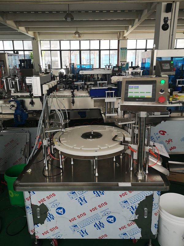 Pocket Card Perfume Bottle Monoblock Filling Capping Machine 1500BPH Automatyczny typ